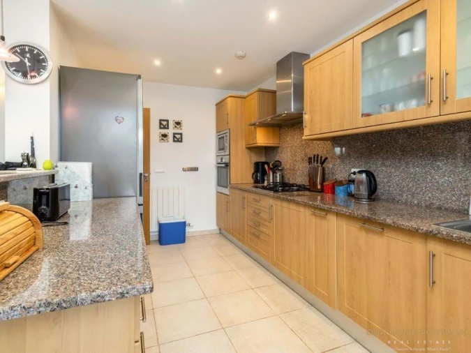 Apartamento T2 para Venda em Estômbar e Parchal Foto 3