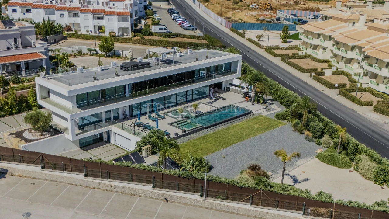 Moradia T5 para Venda em Porches Foto 68