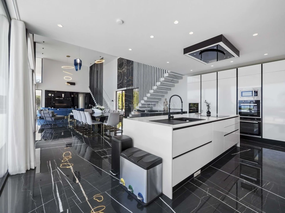 Moradia T5 para Venda em Porches Foto 10