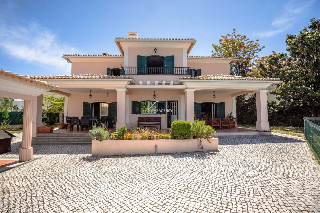 Moradia T6 para Venda em Laranjeiro e Feijó Foto 1