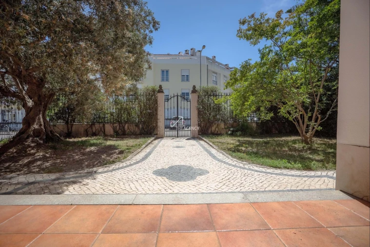 Moradia T6 para Venda em Laranjeiro e Feijó Foto 12