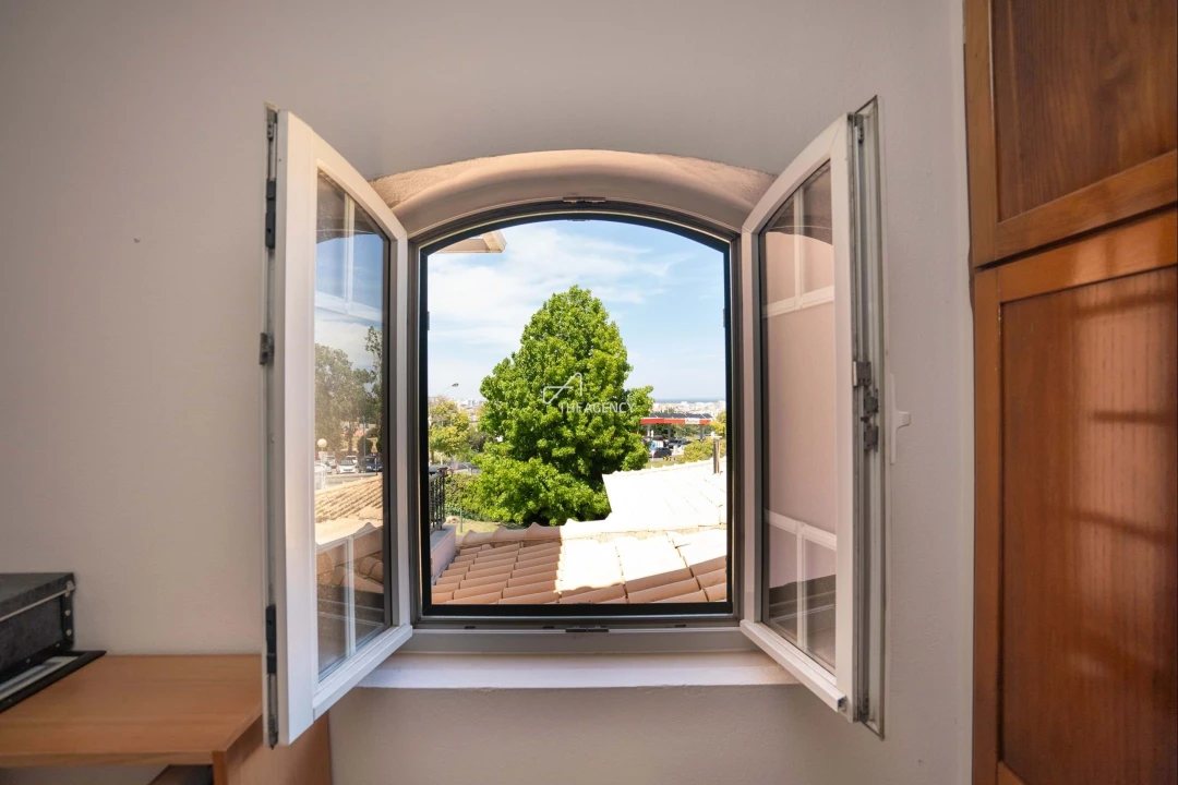 Moradia T6 para Venda em Laranjeiro e Feijó Foto 13