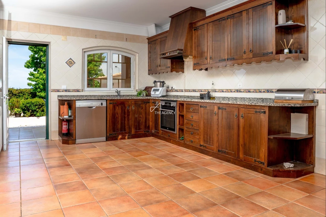 Moradia T6 para Venda em Laranjeiro e Feijó Foto 7