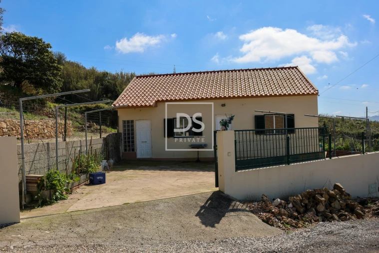 Moradia T3 para Venda em Carvoeira e Carmões Foto 1