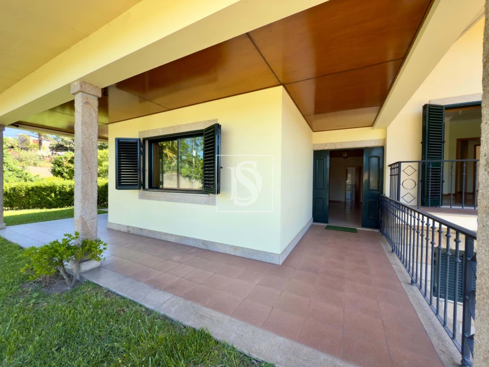 Moradia T4 para Venda em Lago Foto 3