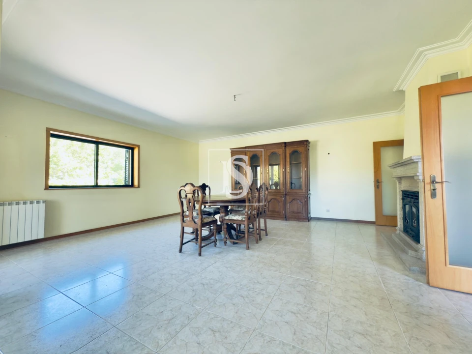 Moradia T4 para Venda em Lago Foto 6