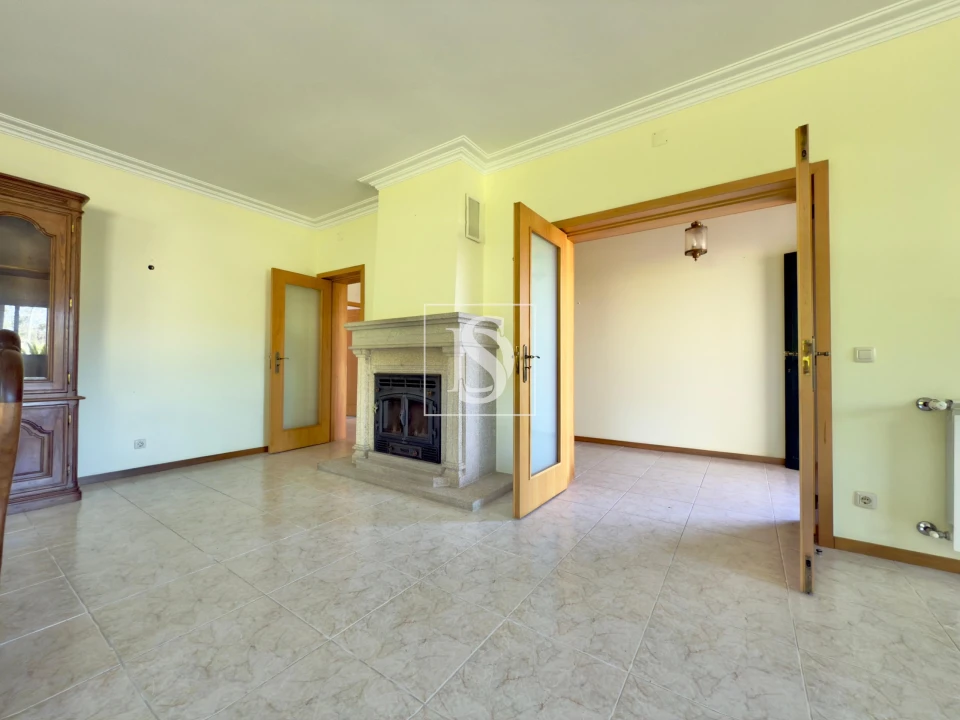 Moradia T4 para Venda em Lago Foto 8