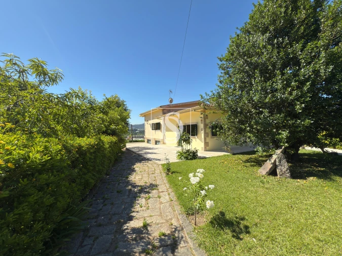 Moradia T4 para Venda em Lago Foto 26