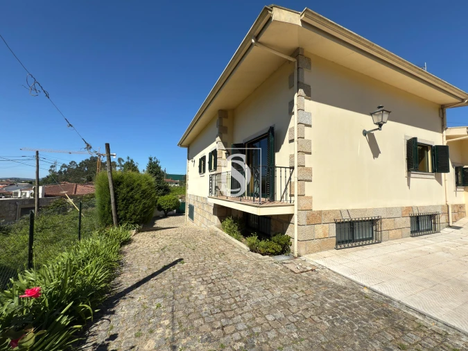 Moradia T4 para Venda em Lago Foto 29