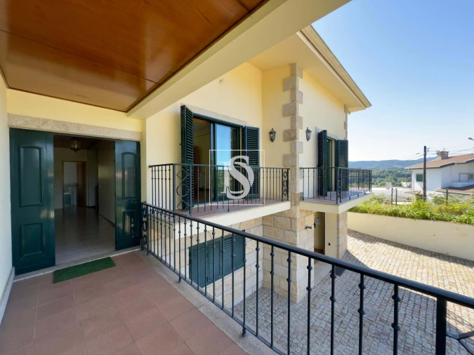 Moradia T4 para Venda em Lago Foto 2