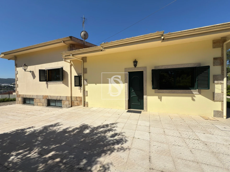 Moradia T4 para Venda em Lago Foto 32