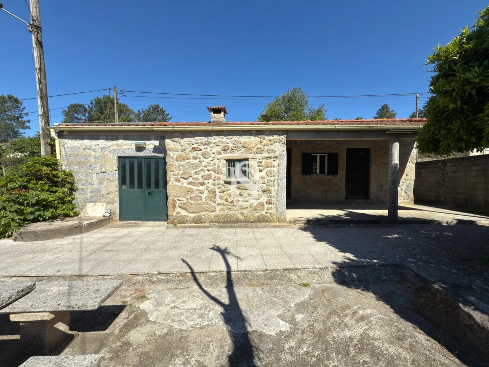 Moradia T4 para Venda em Lago Foto 36