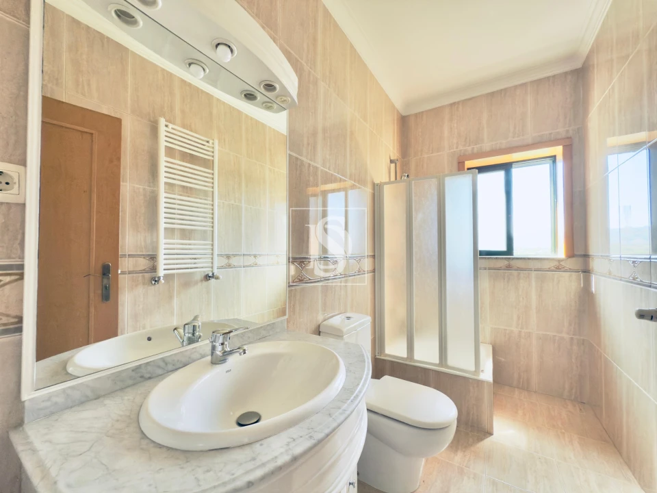 Moradia T4 para Venda em Lago Foto 21