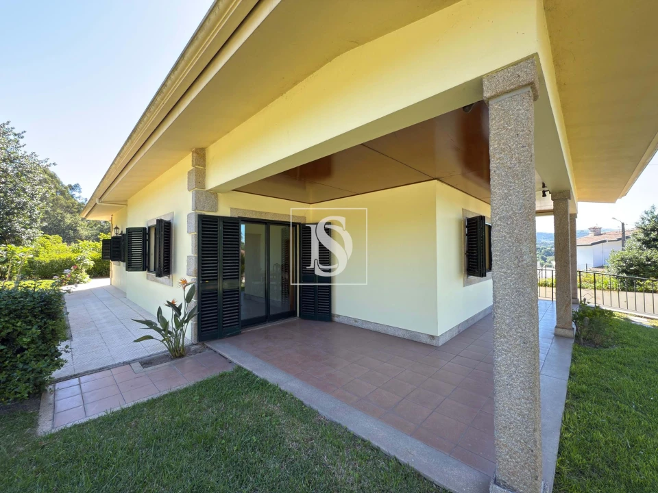 Moradia T4 para Venda em Lago Foto 33