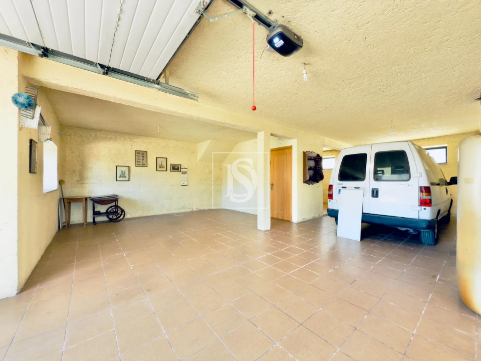 Moradia T4 para Venda em Lago Foto 35