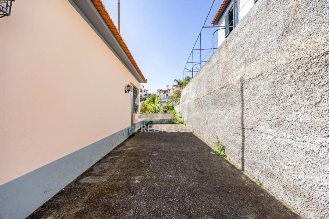 Moradia T4 para Venda em Santo Antonio Foto 10
