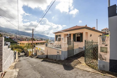 Moradia T4 para Venda em Santo Antonio