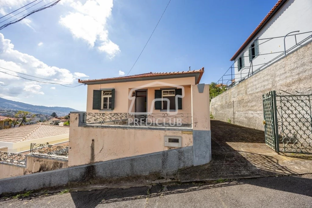Moradia T4 para Venda em Santo Antonio Foto 11