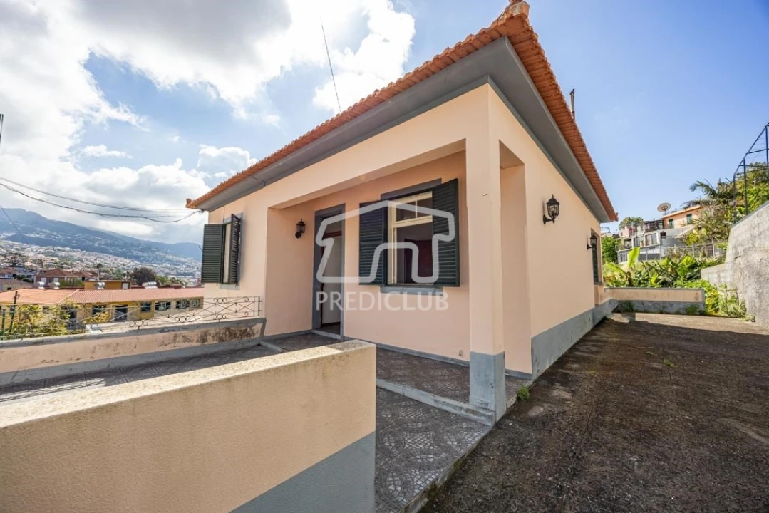 Moradia T4 para Venda em Santo Antonio Foto 12
