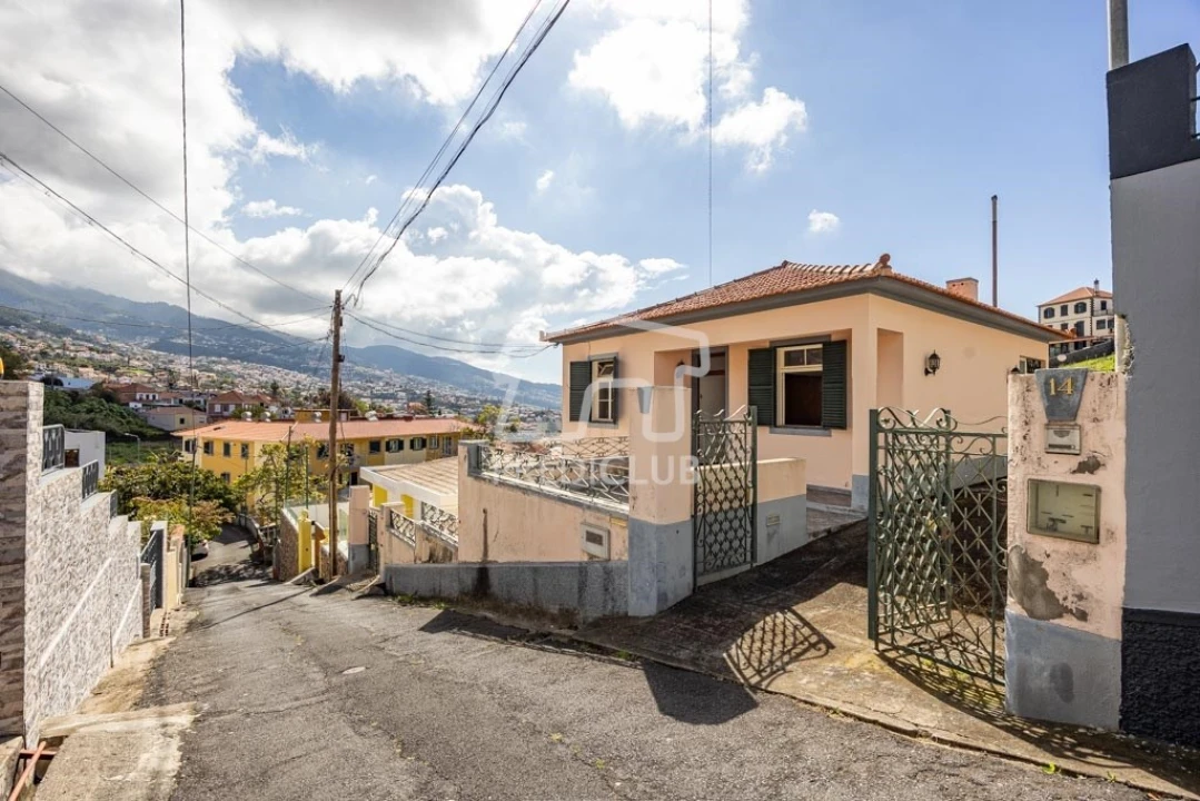 Moradia T4 para Venda em Santo Antonio Foto 13