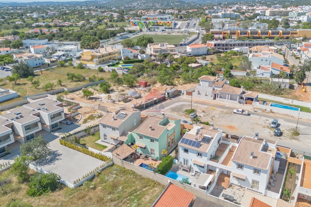 Moradia T4 para Venda em Almancil Foto 2