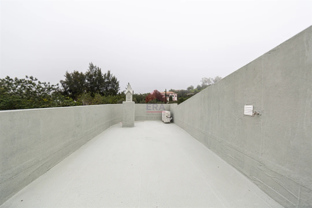 Moradia T3 para Venda em Santa Catarina da Fonte do Bispo Foto 8