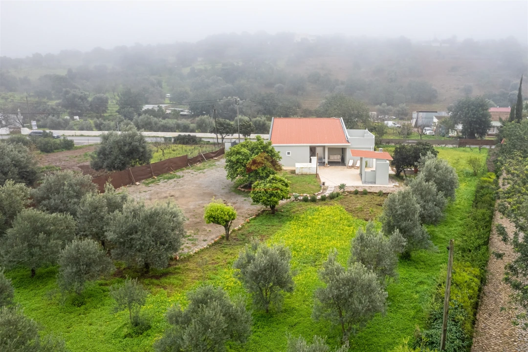 Moradia T3 para Venda em Santa Catarina da Fonte do Bispo Foto 2