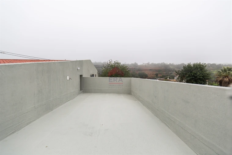 Moradia T3 para Venda em Santa Catarina da Fonte do Bispo Foto 9