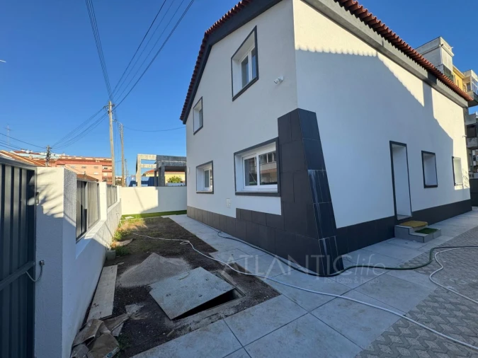 Moradia T4 para Venda em Agualva e Mira-Sintra Foto 4