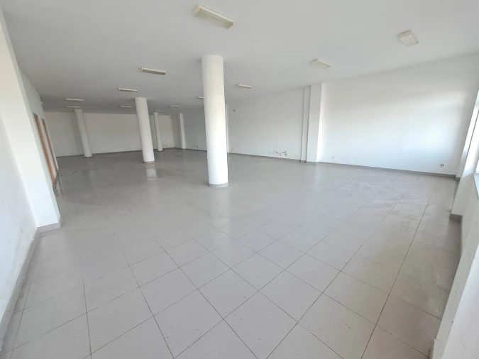 Loja para Arrendamento em Miranda do Douro Foto 3