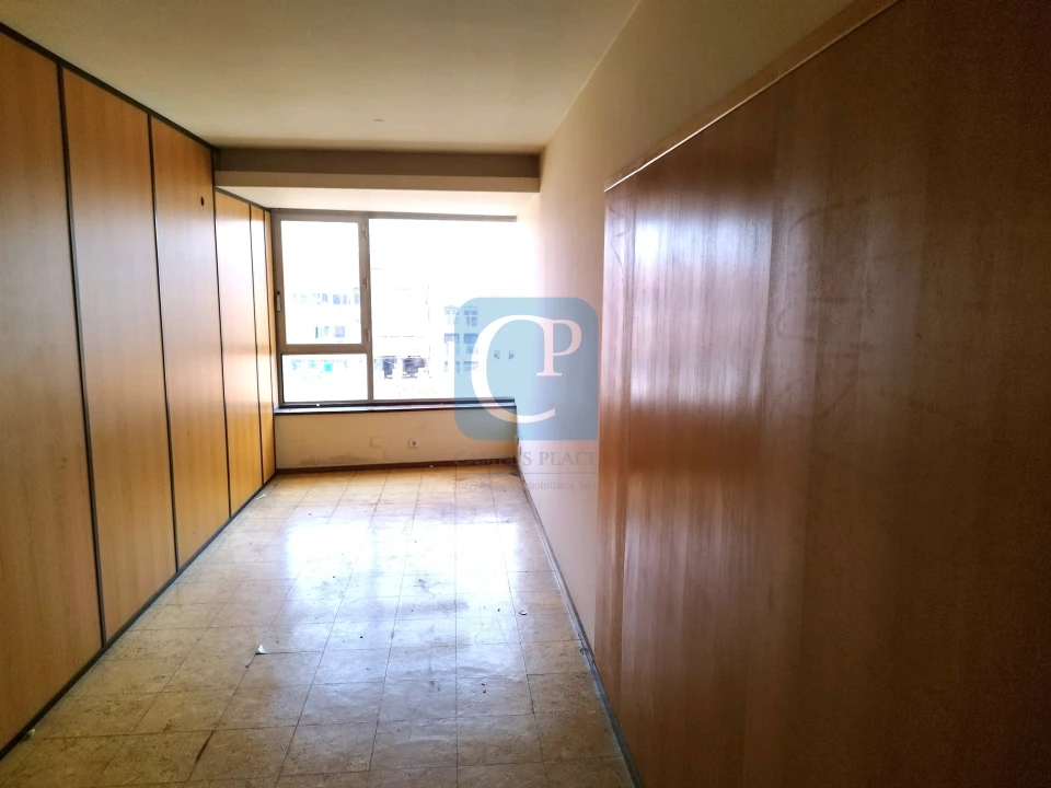 Escritório para Arrendamento em Paranhos Foto 1