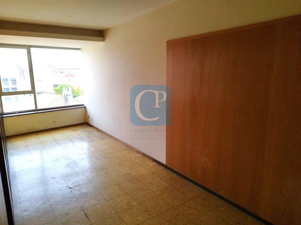 Escritório para Arrendamento em Paranhos Foto 3