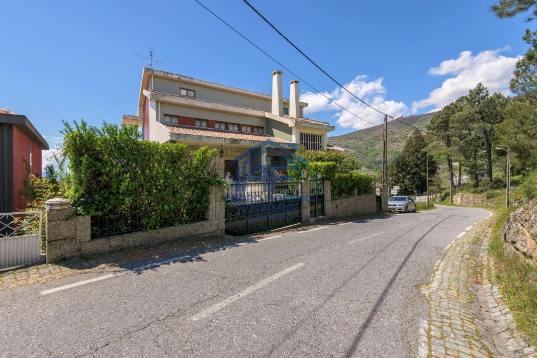 Moradia T5 para Venda em Covilhã e Canhoso Foto 4