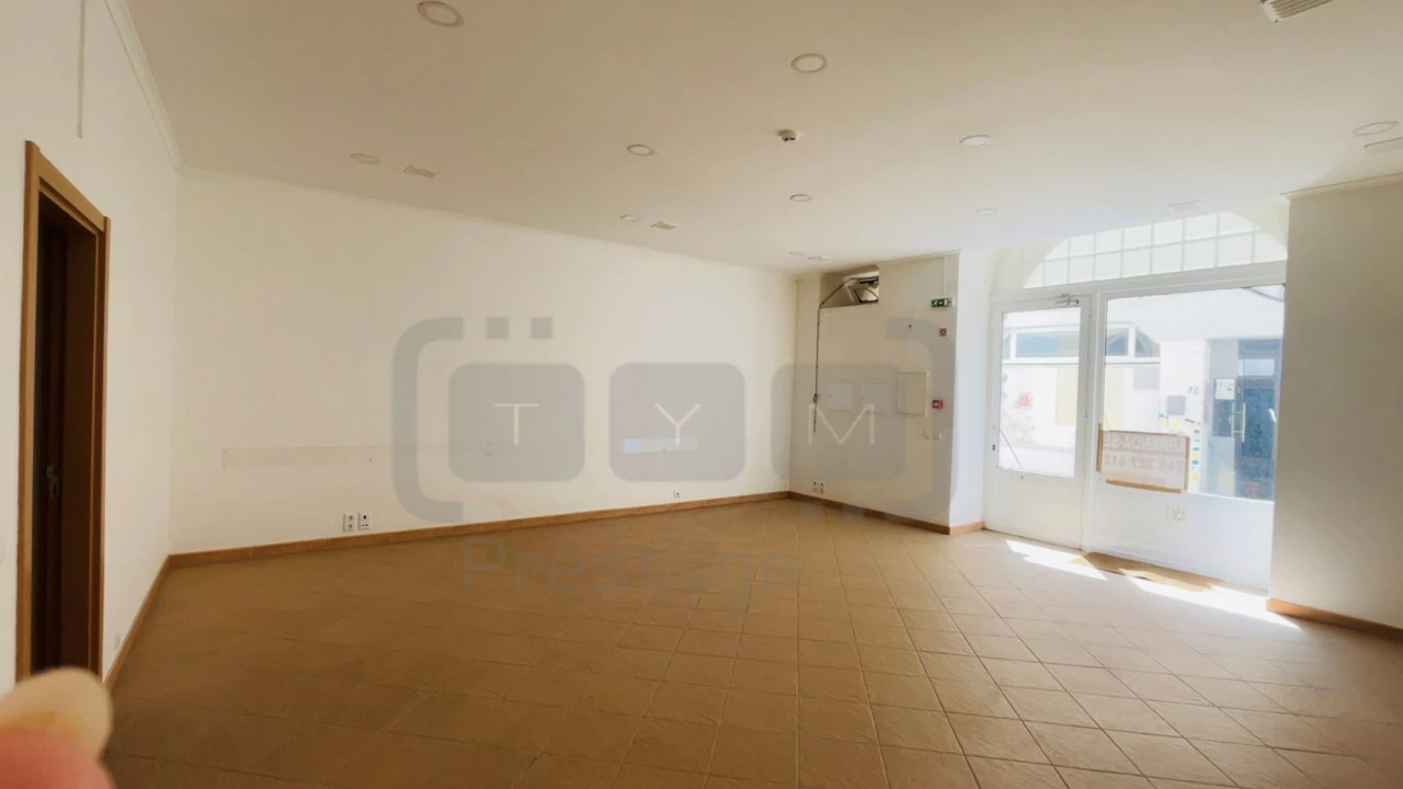 Loja para Arrendamento em São João Baptista e Santa Maria dos Olivais Foto 2