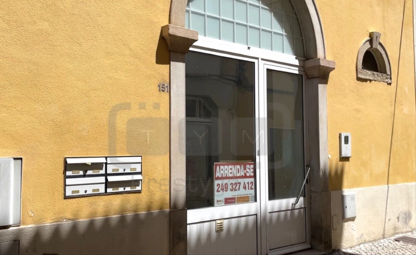 Loja para Arrendamento em São João Baptista e Santa Maria dos Olivais Foto 1