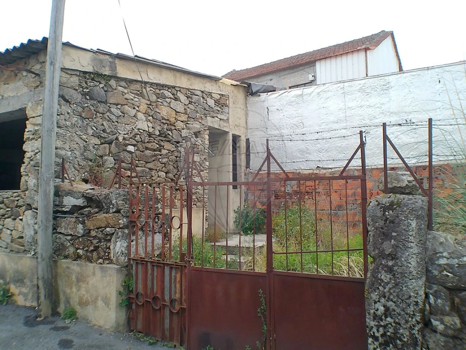 Moradia T3 para Venda em Caldas de São Jorge e Pigeiros Foto 3