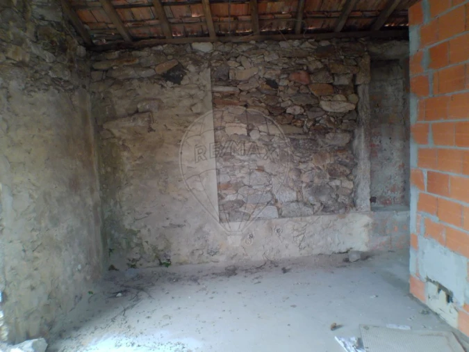 Moradia T3 para Venda em Caldas de São Jorge e Pigeiros Foto 8