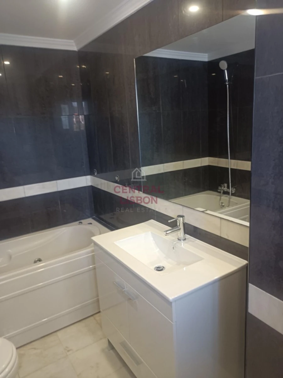 Moradia T4 para Venda em Sesimbra (Castelo) Foto 27