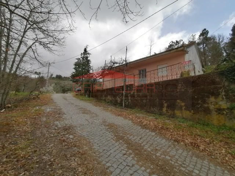 Moradia T3 para Venda em Linhares Foto 1