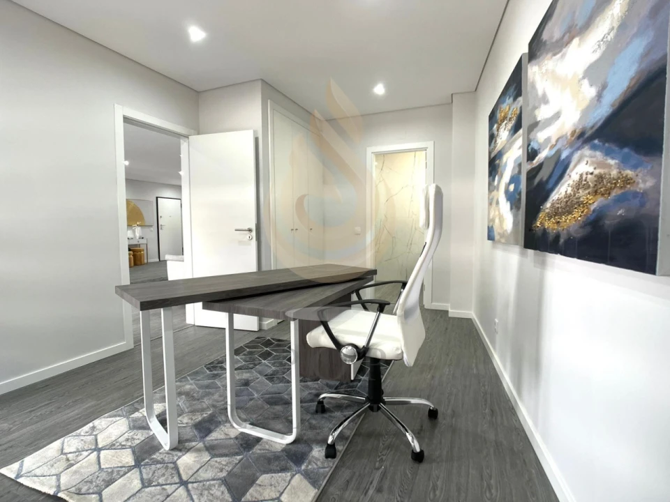 Apartamento T4 para Venda em Quelfes Foto 4
