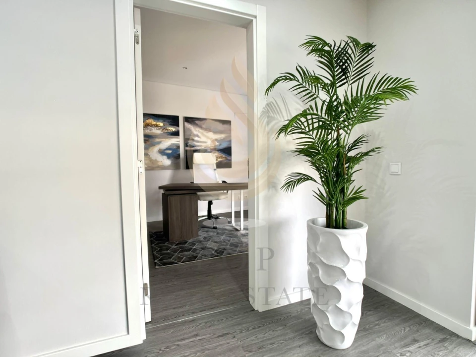 Apartamento T4 para Venda em Quelfes Foto 5