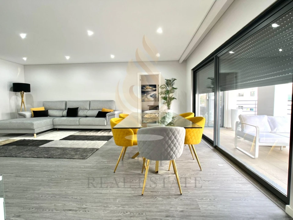 Apartamento T4 para Venda em Quelfes Foto 10