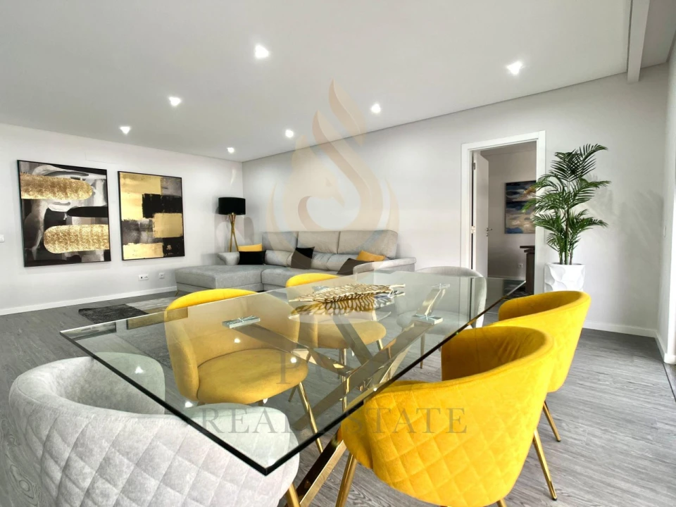 Apartamento T4 para Venda em Quelfes Foto 12