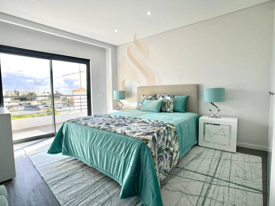 Apartamento T4 para Venda em Quelfes Foto 16