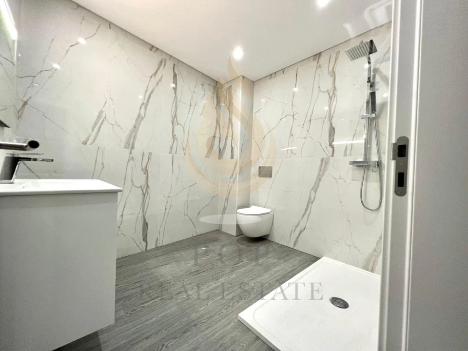 Apartamento T4 para Venda em Quelfes Foto 19