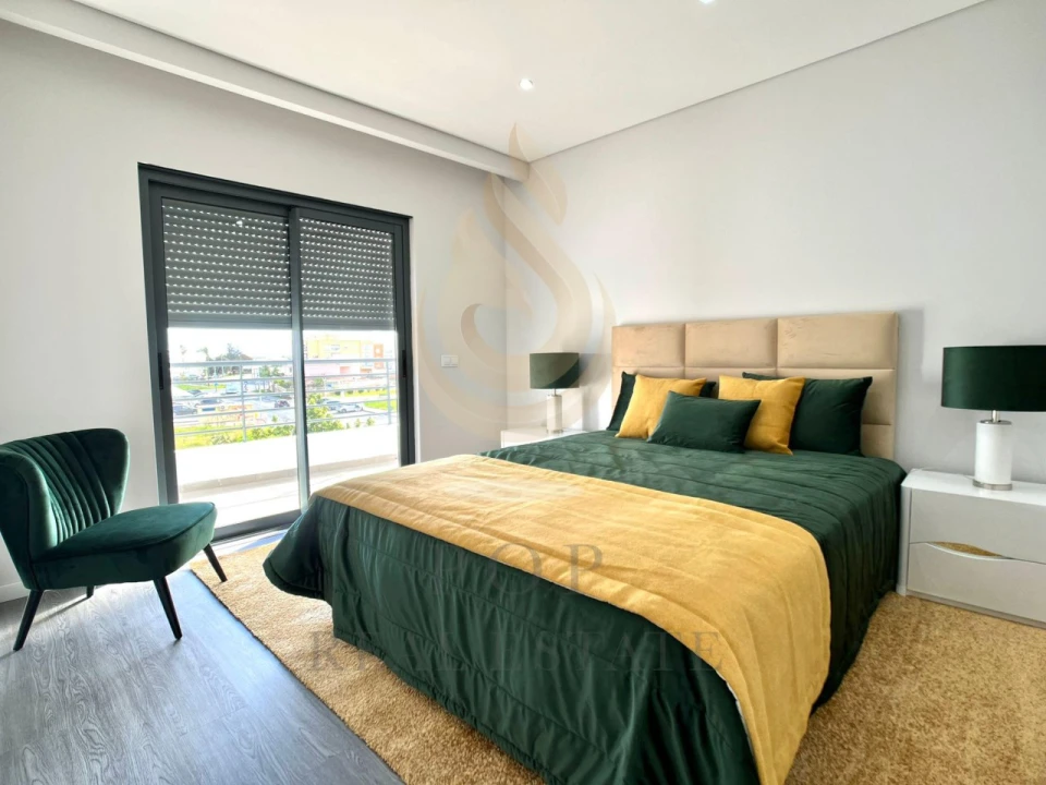 Apartamento T4 para Venda em Quelfes Foto 21