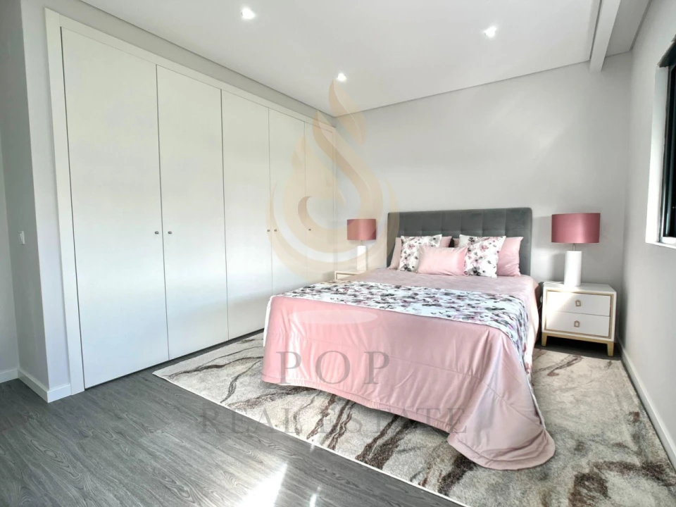 Apartamento T4 para Venda em Quelfes Foto 22