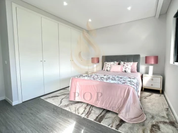 Apartamento T4 para Venda em Quelfes