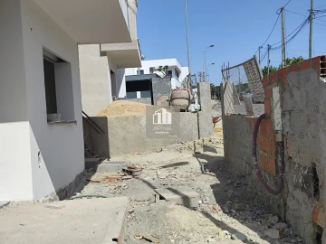 Moradia T4 para Venda em Charneca de Caparica e Sobreda