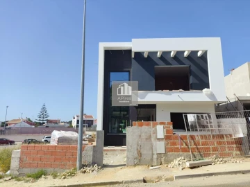 Moradia T4 para Venda em Charneca de Caparica e Sobreda